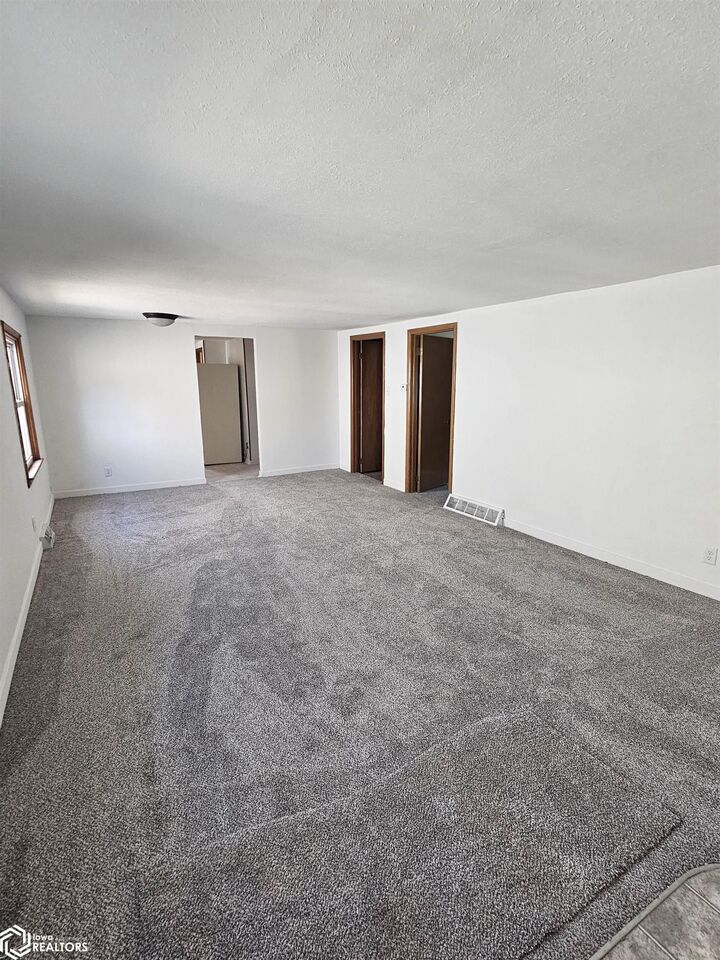 Property Photo:  411 Spring Street  IA 50112 