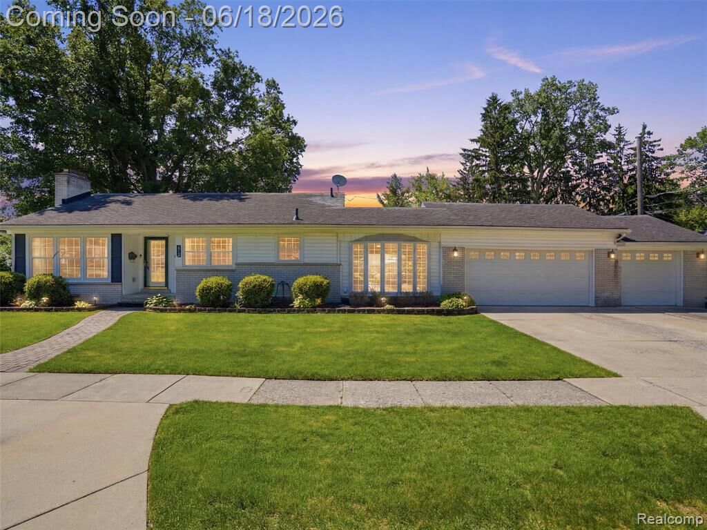 Property Photo:  34155 Oakdale Street  MI 48154 2575 