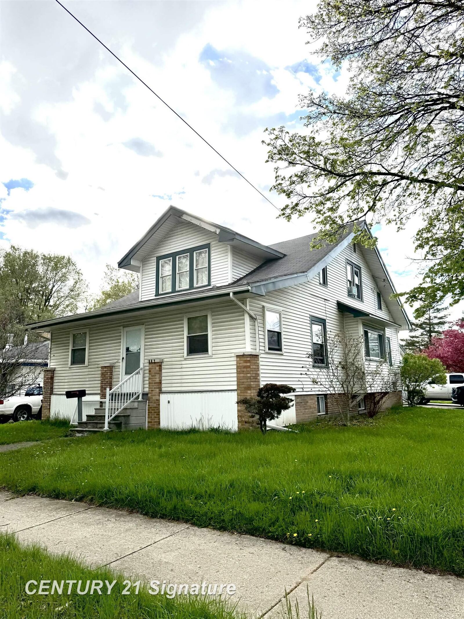 Property Photo:  903 S Mason Street  MI 48602 