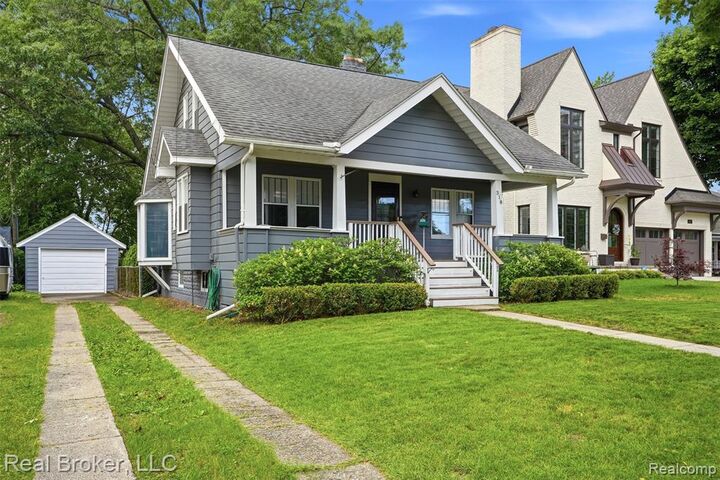 Property Photo:  318 E University Avenue  MI 48067 1811 