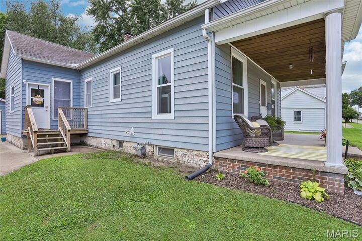 Property Photo:  402 E Ryder Street  IL 62056 