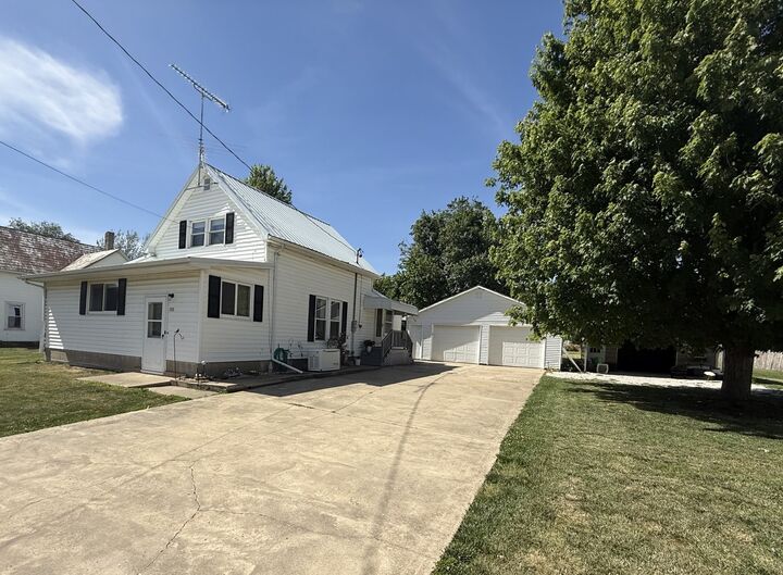 Property Photo: 302 South Street IL 61421