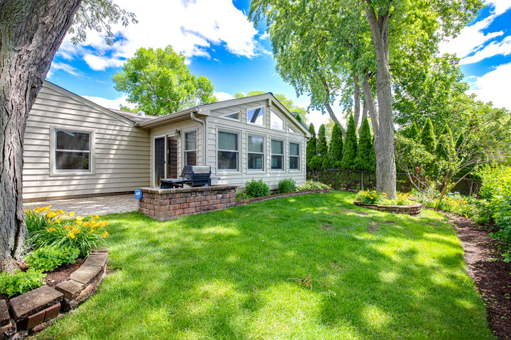 Property Photo: 955 Bernard Drive IL 60089