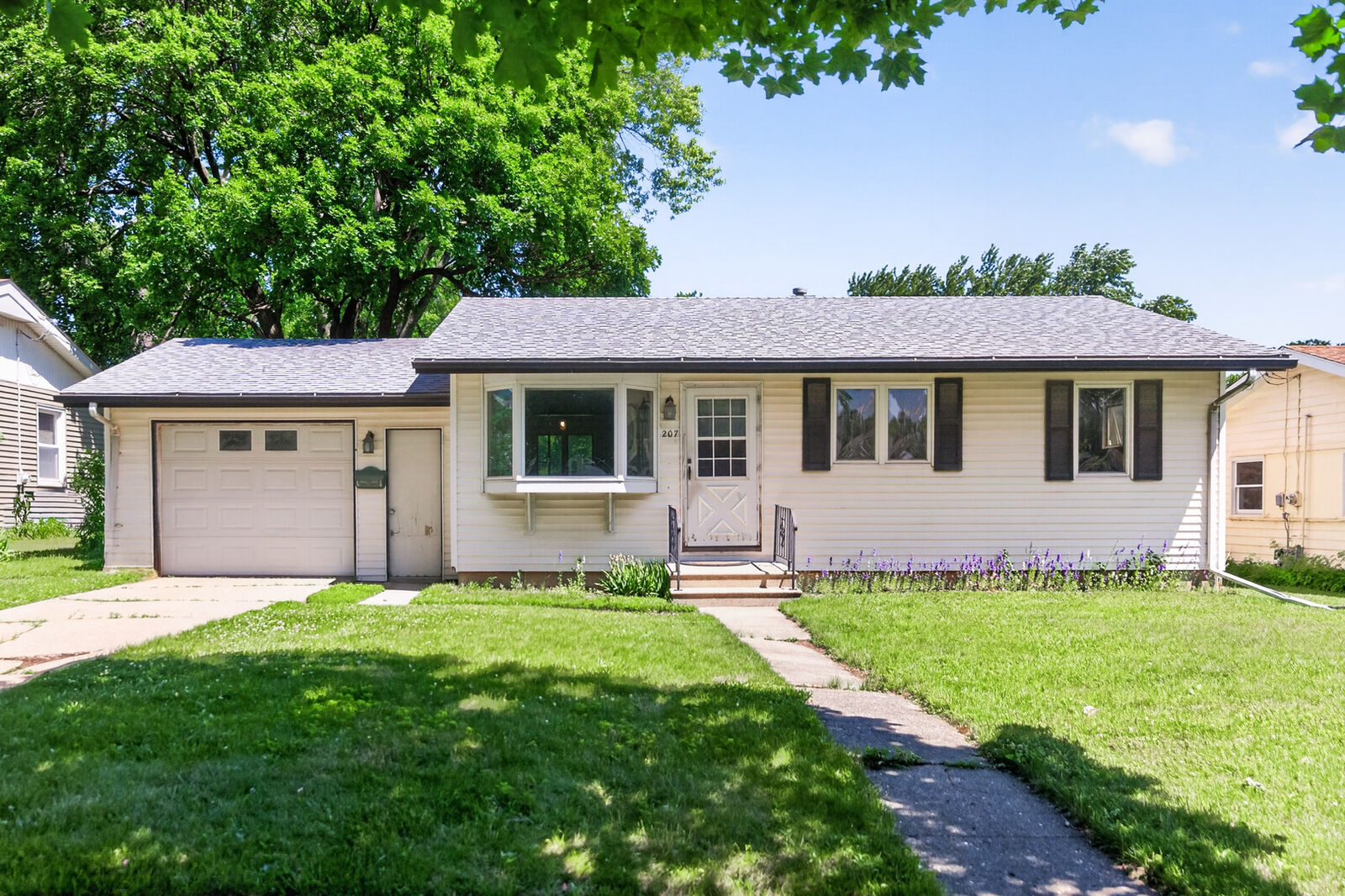 Property Photo: 207 River Drive IL 60115