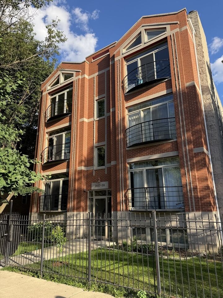 Property Photo: 2657 W Thomas Street 2E IL 60622