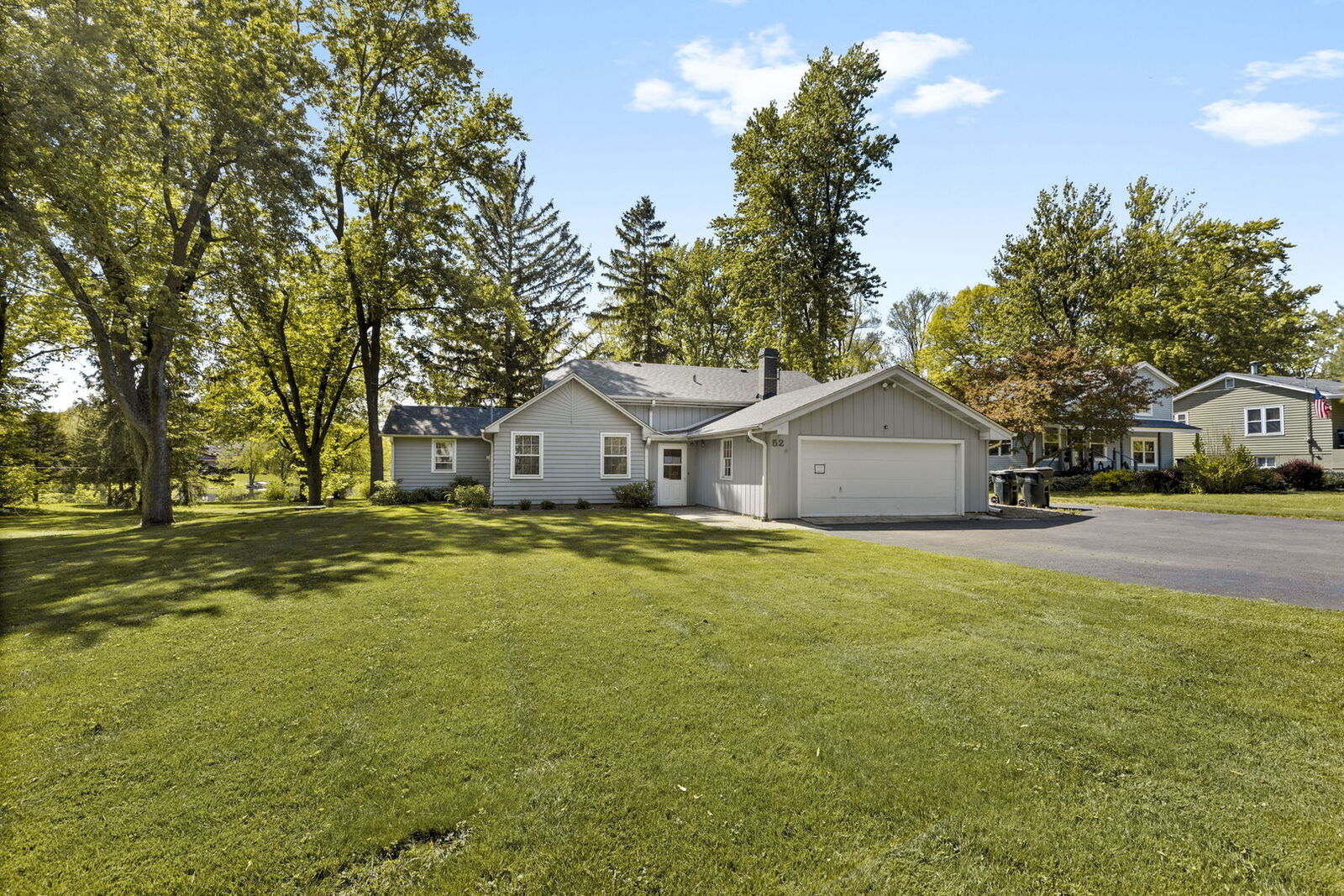 Property Photo:  52 Deerpath Road  IL 60010 