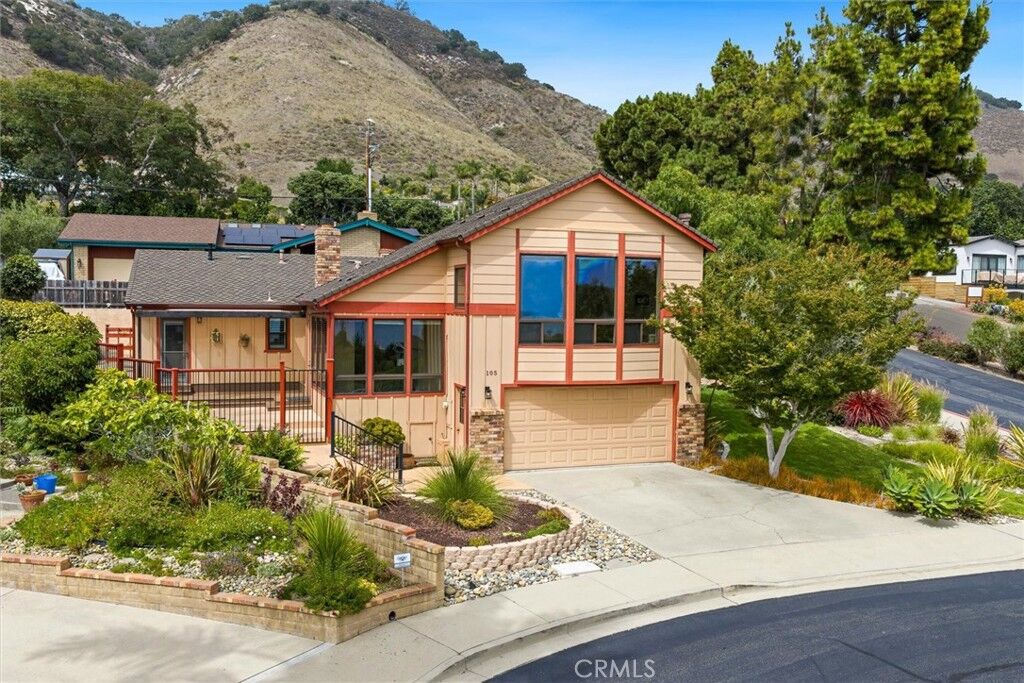Property Photo: 105 Park Pl CA 93449
