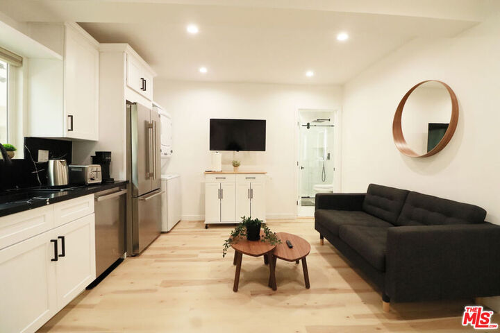 Property Photo:  9040 Phyllis Avenue C  CA 90069 