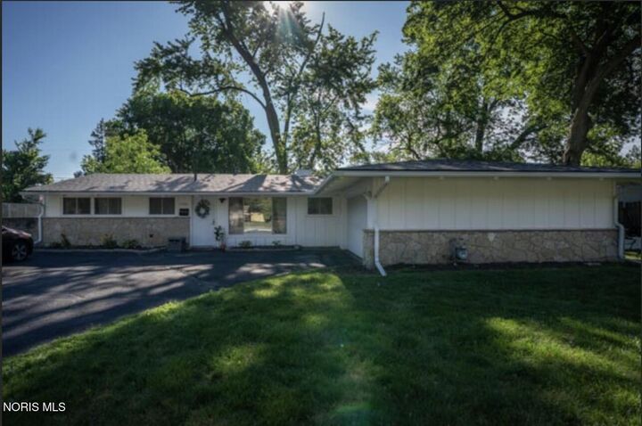 Property Photo: 2930 Wicklow Road OH 43606