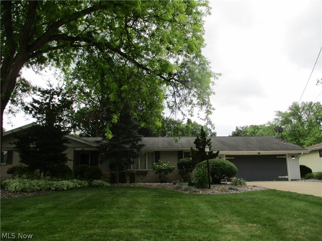 Property Photo: 463 Arbor Circle OH 44505