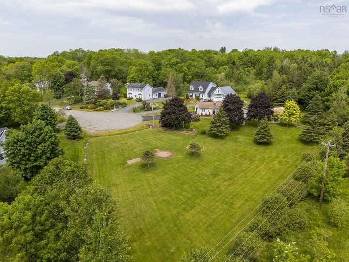 Property Photo:  865 Upland Court  NS B4N 5A8 