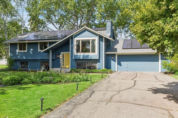 Property Photo:  405 Merrimac Lane N  MN 55447 