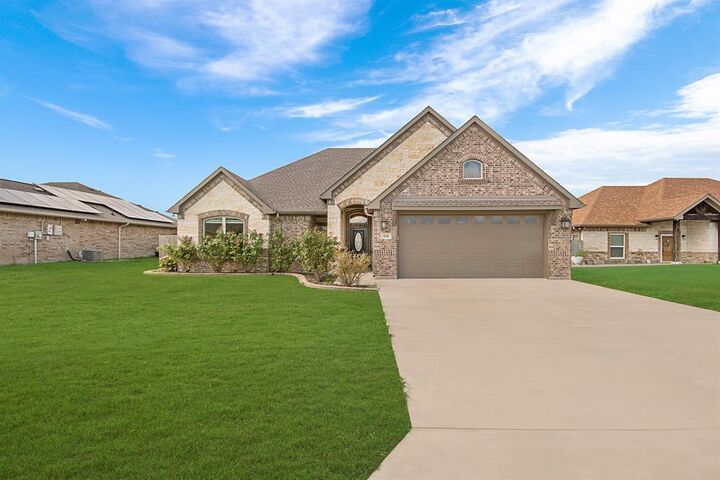 Property Photo: 114 Oak Springs Loop TX 75147