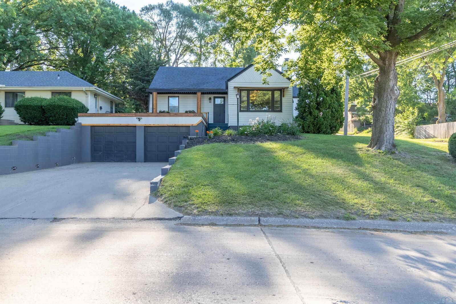 Property Photo: 3600 Virginia Street IA 51104