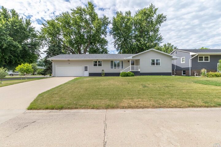 Property Photo:  814 S Shannon Drive  IA 51055 