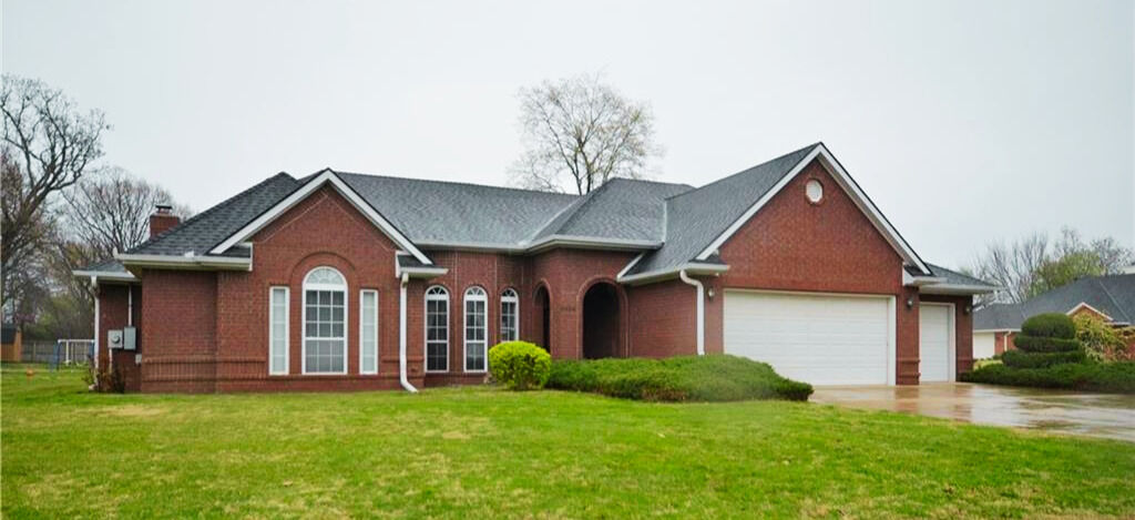 Property Photo:  2480 S Cardinal Drive  AR 72764 