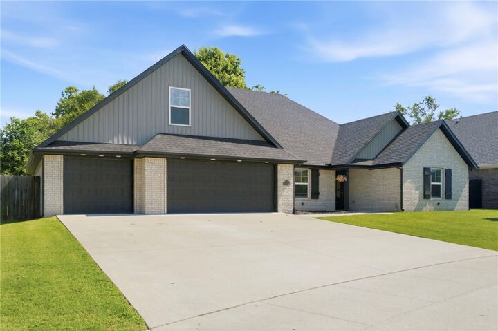 Property Photo:  301 Grand Court  AR 72761 