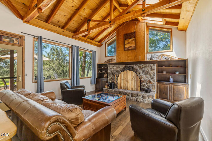 Property Photo:  25966 Sky Trails Road  OR 97630 