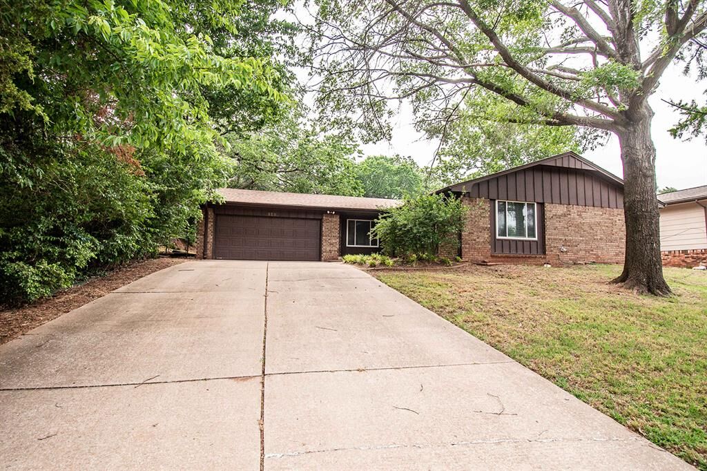 Property Photo: 123 N Grandview Street OK 74075