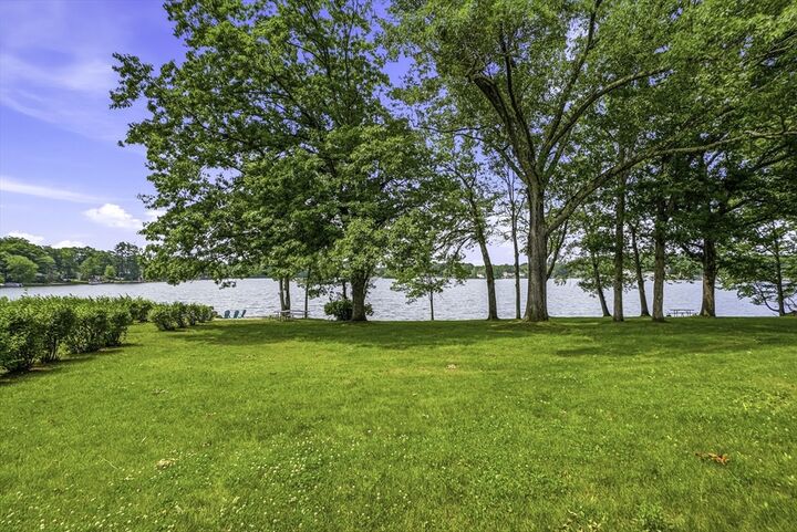 Property Photo:  6 Tiffany Circle 6  MA 01527 