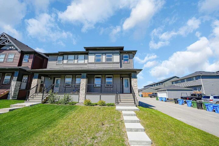 Property Photo: 125 Edith Gate NW AB T3R 1Z2