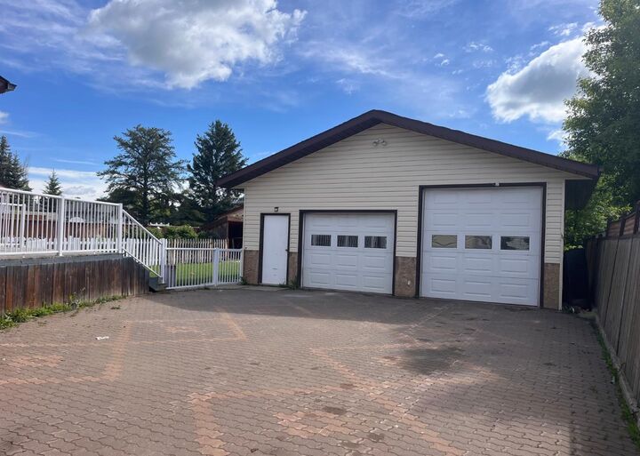 Property Photo: 1005 15 Street AB T9W 1E4