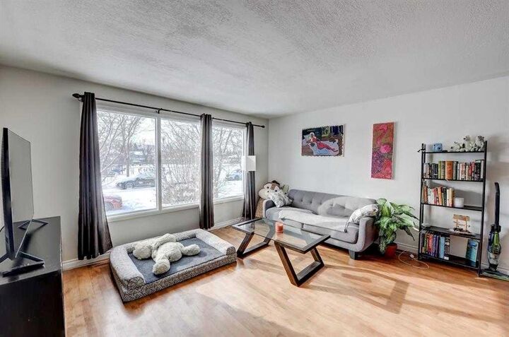 Property Photo: 518 54 Avenue SW AB T2V 0C7