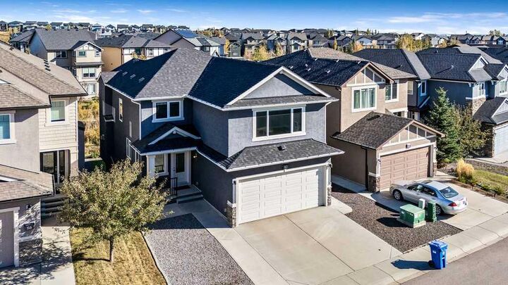 82 Panton View NW — photo 1