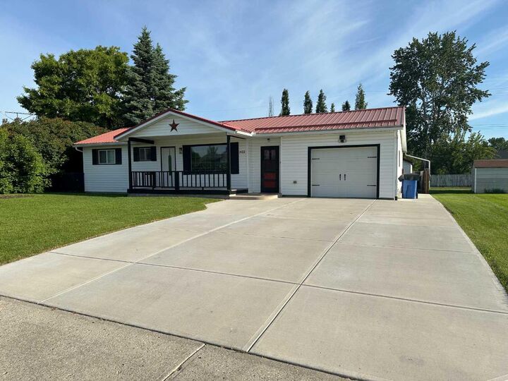Property Photo:  1422 19 Avenue  AB T0M 0W0 