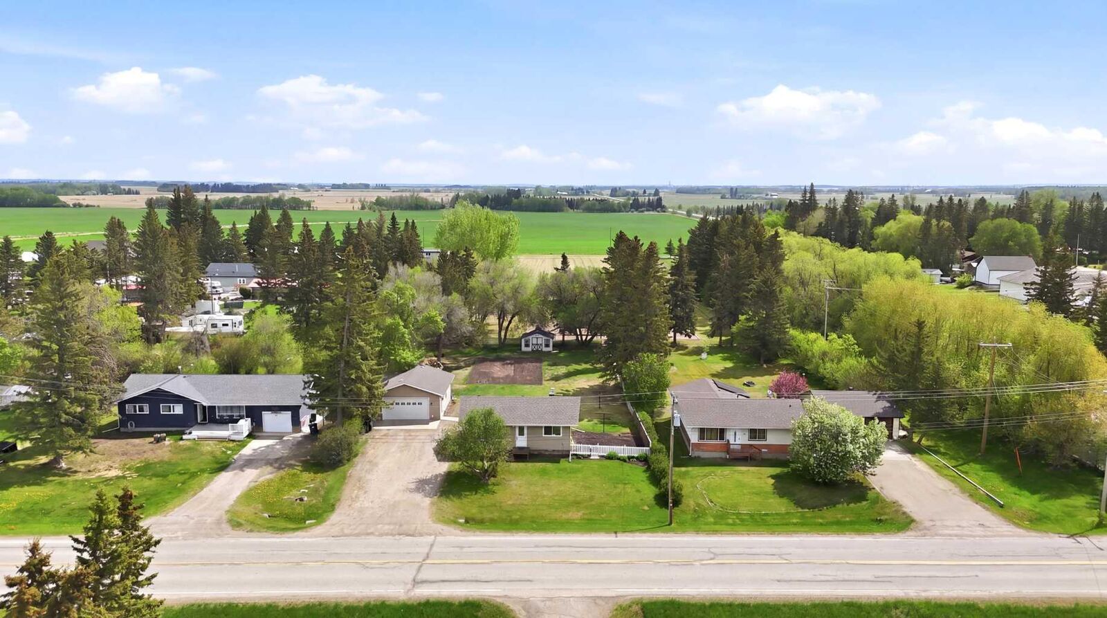 Property Photo:  223 20 Street  AB T4G 0K8 