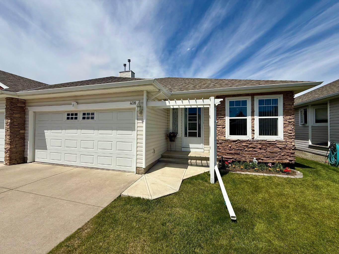 Property Photo:  408 Freeman Way NW  AB T1V 1R2 