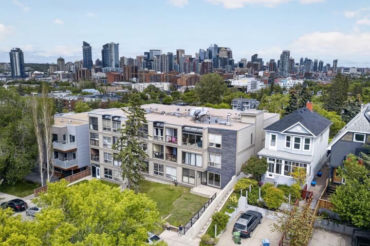 2130 17 Street SW 208 — photo 1
