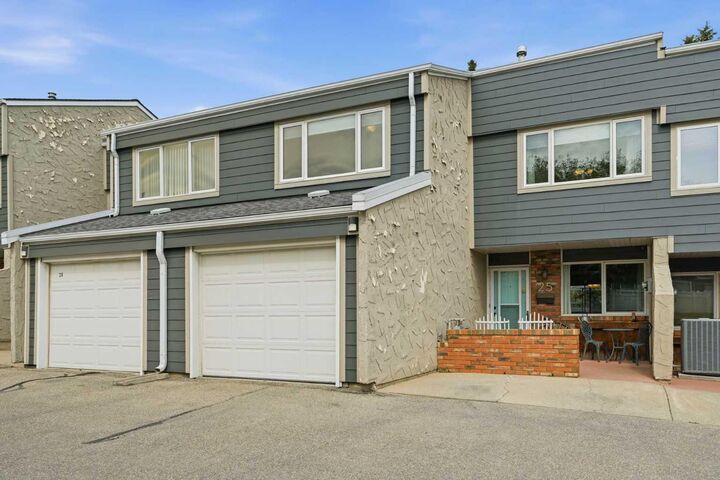 Property Photo: 228 Theodore Place NW 25 AB T2K 5S1