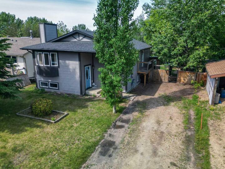 Property Photo: 6 Maple Bay AB T4L 1V5