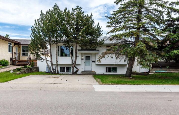 Property Photo: 63 McLevin Crescent AB T4R 1S8