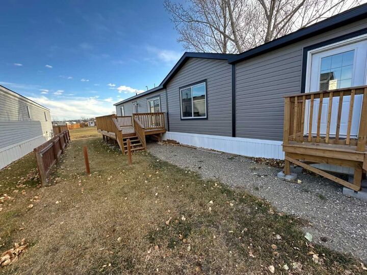 Property Photo:  24 Homestead Way SE  AB T1V 1J7 