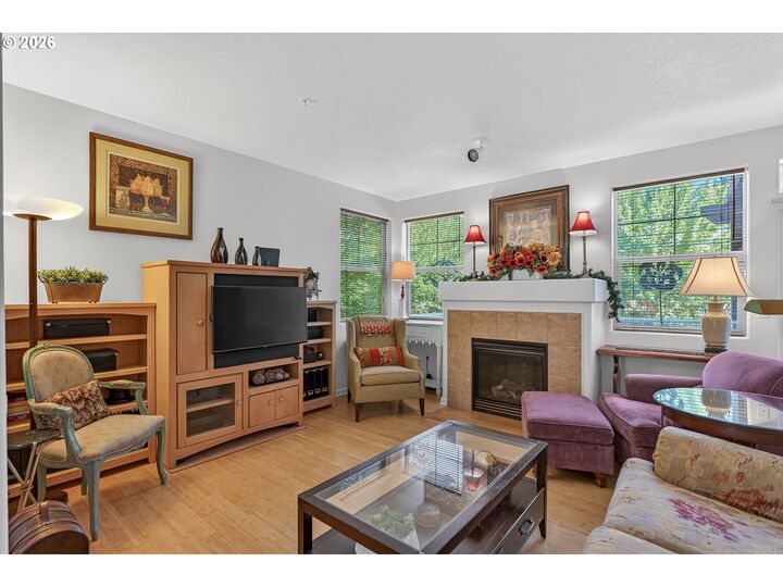 Property Photo: 10813 SW Canterbury Ln 104 OR 97224