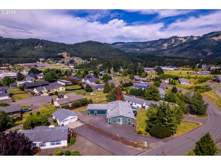 Property Photo:  541 Cochran Ln  WA 98672 