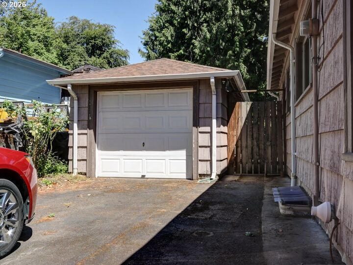 Property Photo: 3801 SW Plum St OR 97219