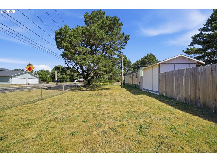 Property Photo: 1612 34th St OR 97439