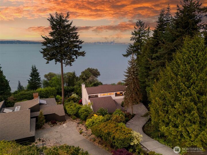Property Photo: 10879 Bill Point Circle NE WA 98110
