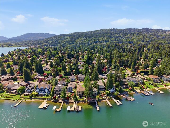 Property Photo: 18823 SE 42nd Street WA 98027