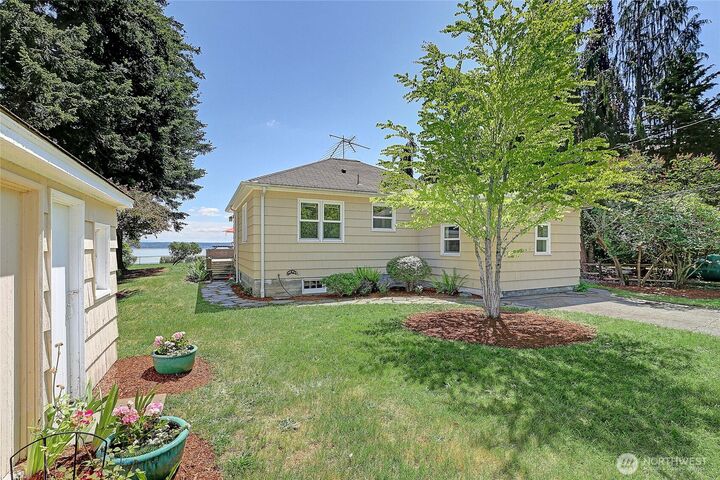 Property Photo: 562 Moe Road WA 98282