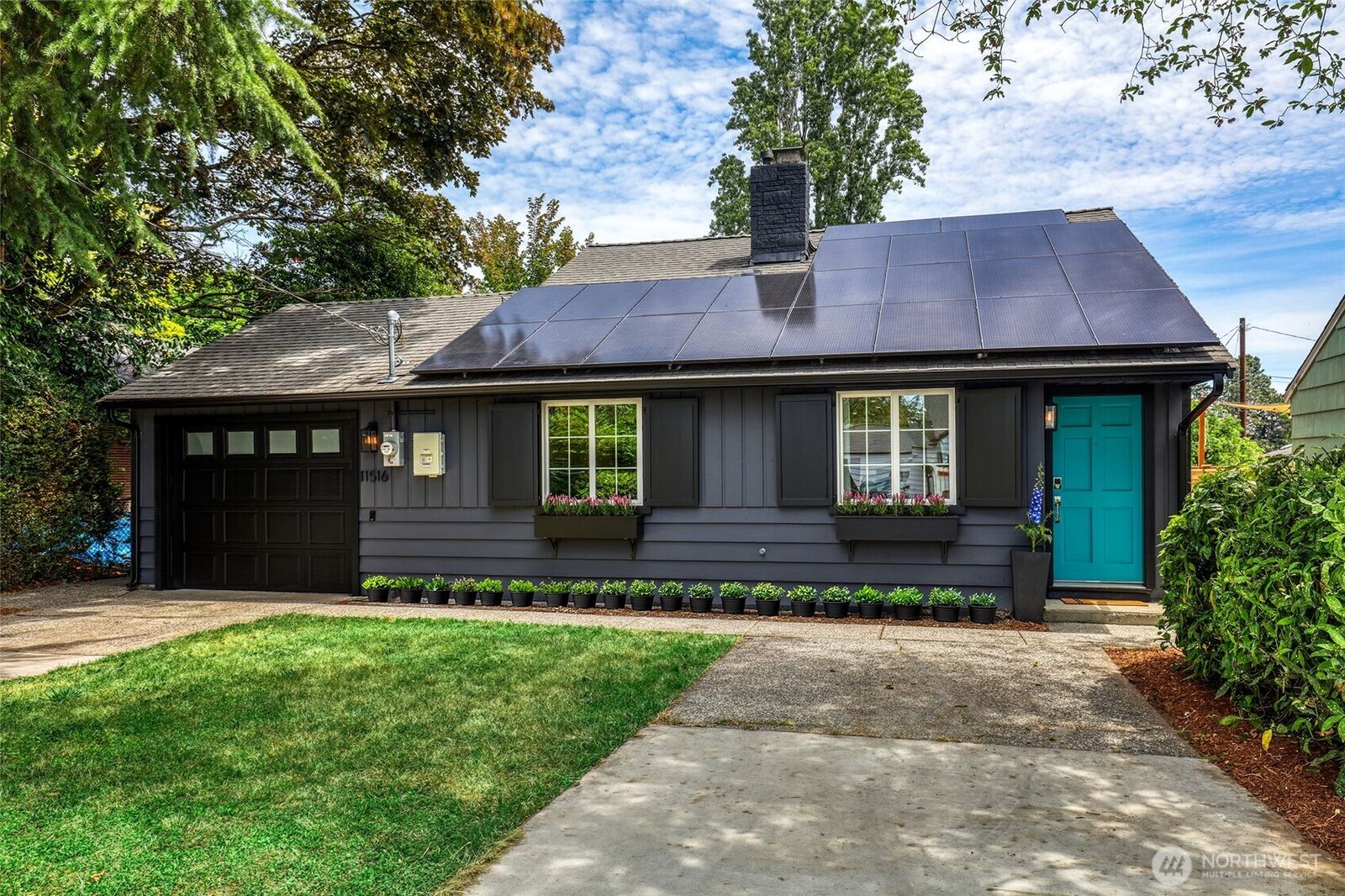 Property Photo:  11516  Meridian Avenue N  WA 98133 