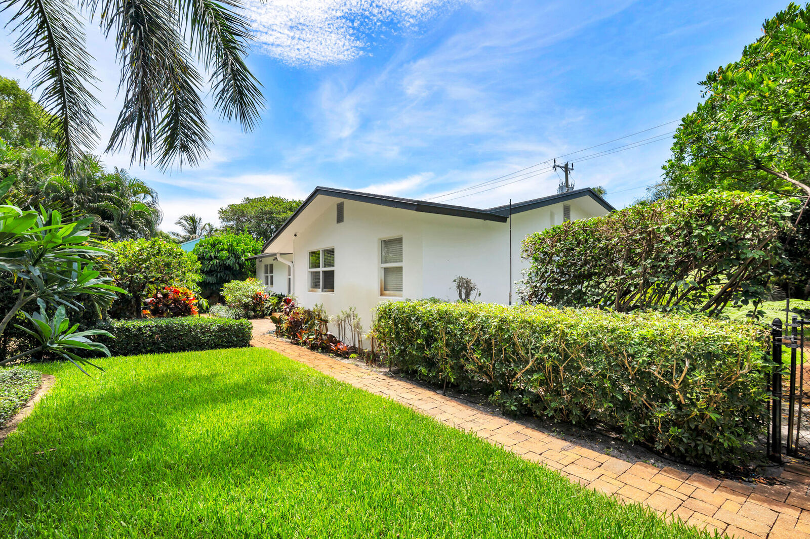 Property Photo:  844 Avon Road  FL 33401 