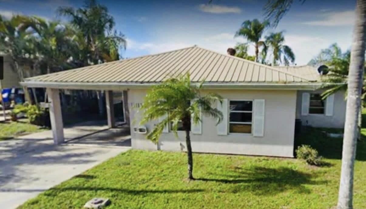 Property Photo: 1134 6th Street FL 34974