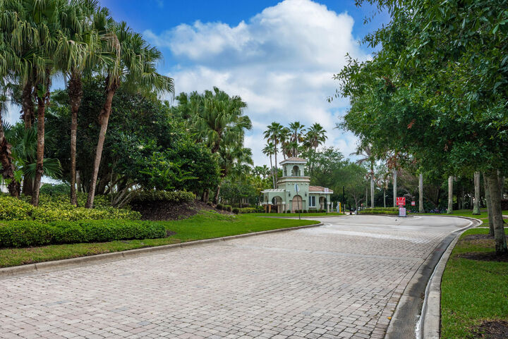 Property Photo: 1367 NW Leonardo Circle FL 34986