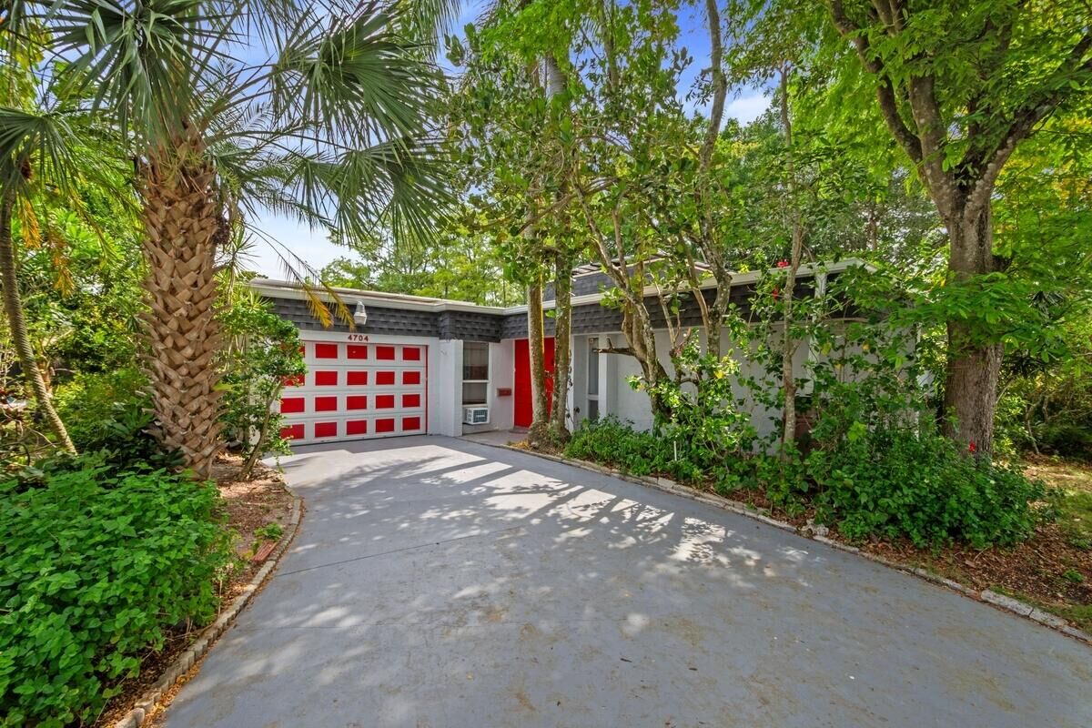 Property Photo: 4704 Queen Palm Lane FL 33319