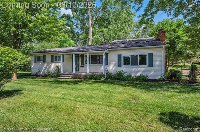 Property Photo:  470 Oak Grove Drive  MI 48362 