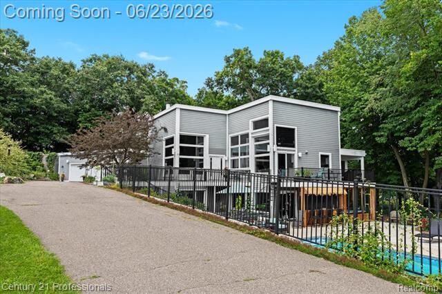 Property Photo:  5255 Oak Hill Trail N  MI 48382 